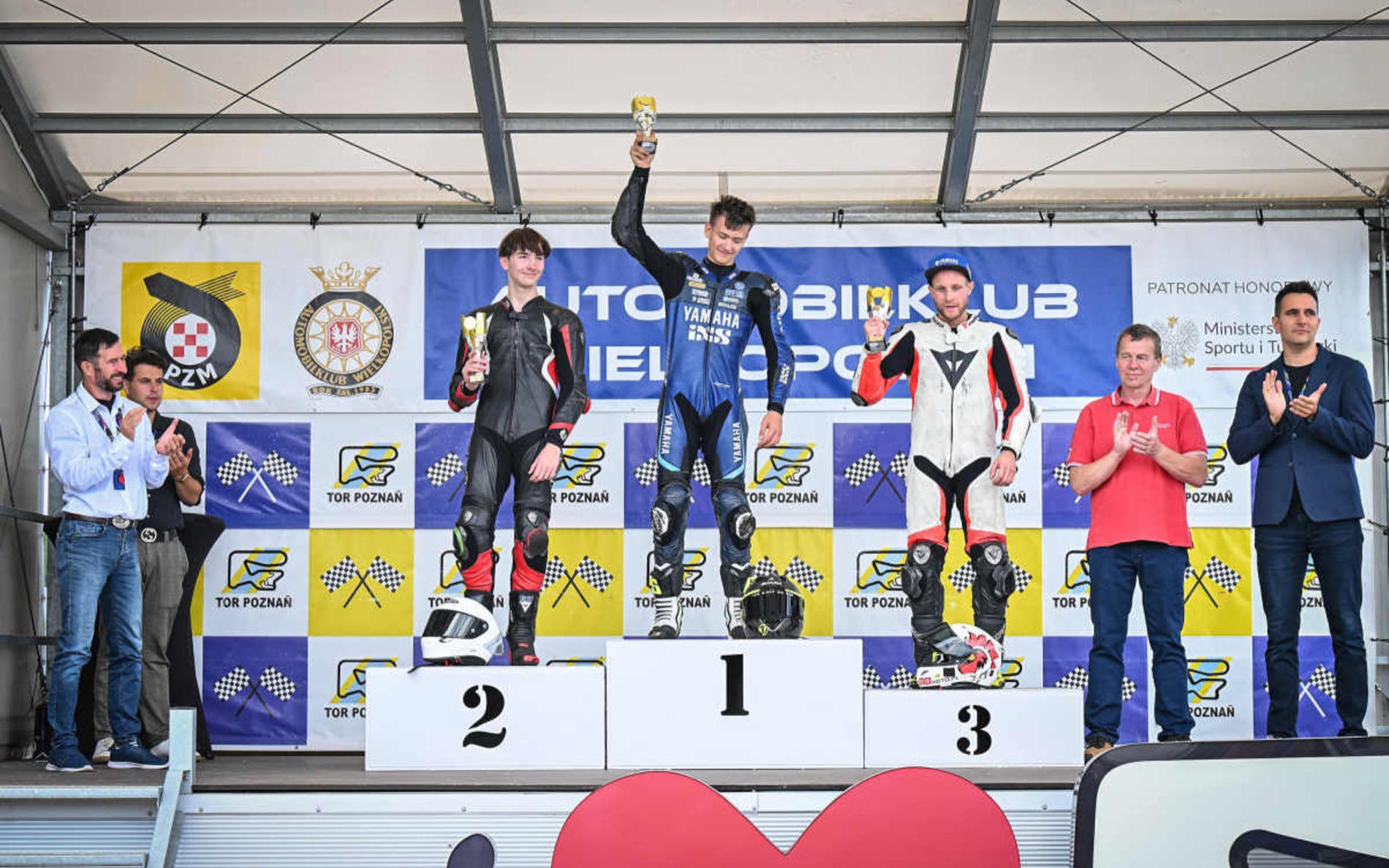 Dwa zwycięstwa i nowy rekord oświęcimskiego motocyklisty – FOTO