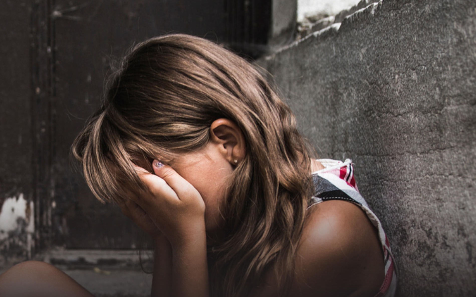 Dziewczynka głodna i zapłakana. Matka tłumaczyła się imprezą