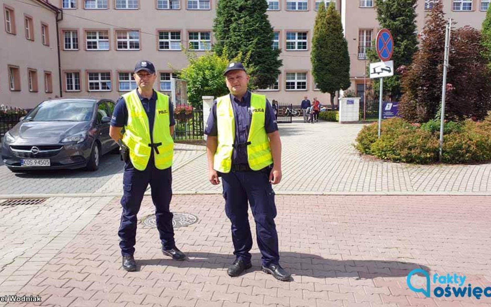 Policjanci sprawdzają drogi przy szkołach