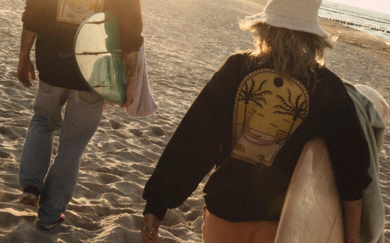 Dlaczego wszyscy mówią o nowej kolekcji ubrań InPost x Surf Inc?