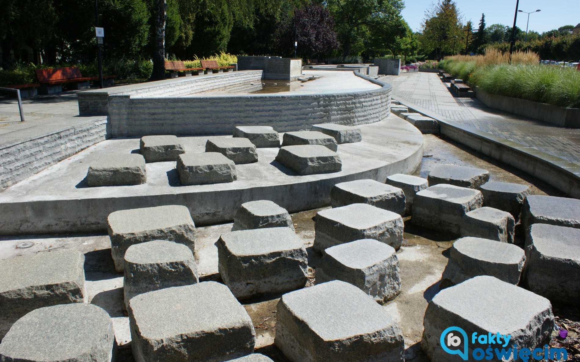 Dlaczego fontanna na placu Pokoju w tym roku nie działała? – FOTO