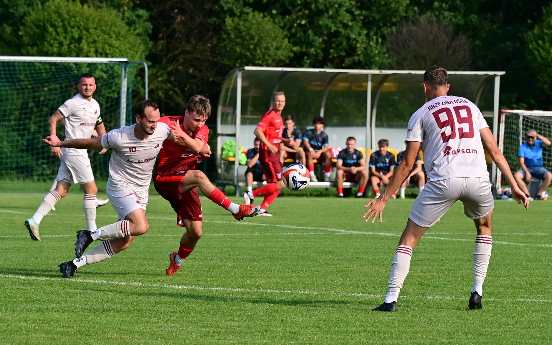 Biało-niebiescy wygrywają po raz trzeci z rzędu