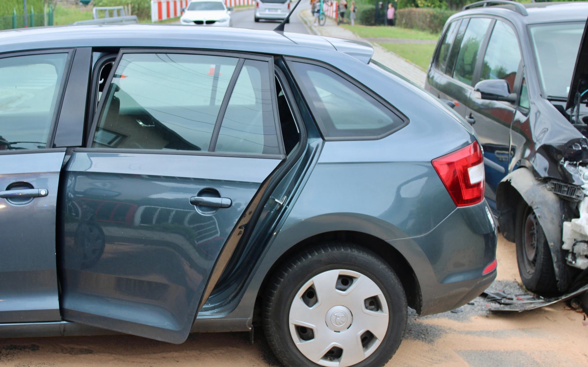 Zderzenie dwóch aut, jedna osoba w szpitalu – FOTO