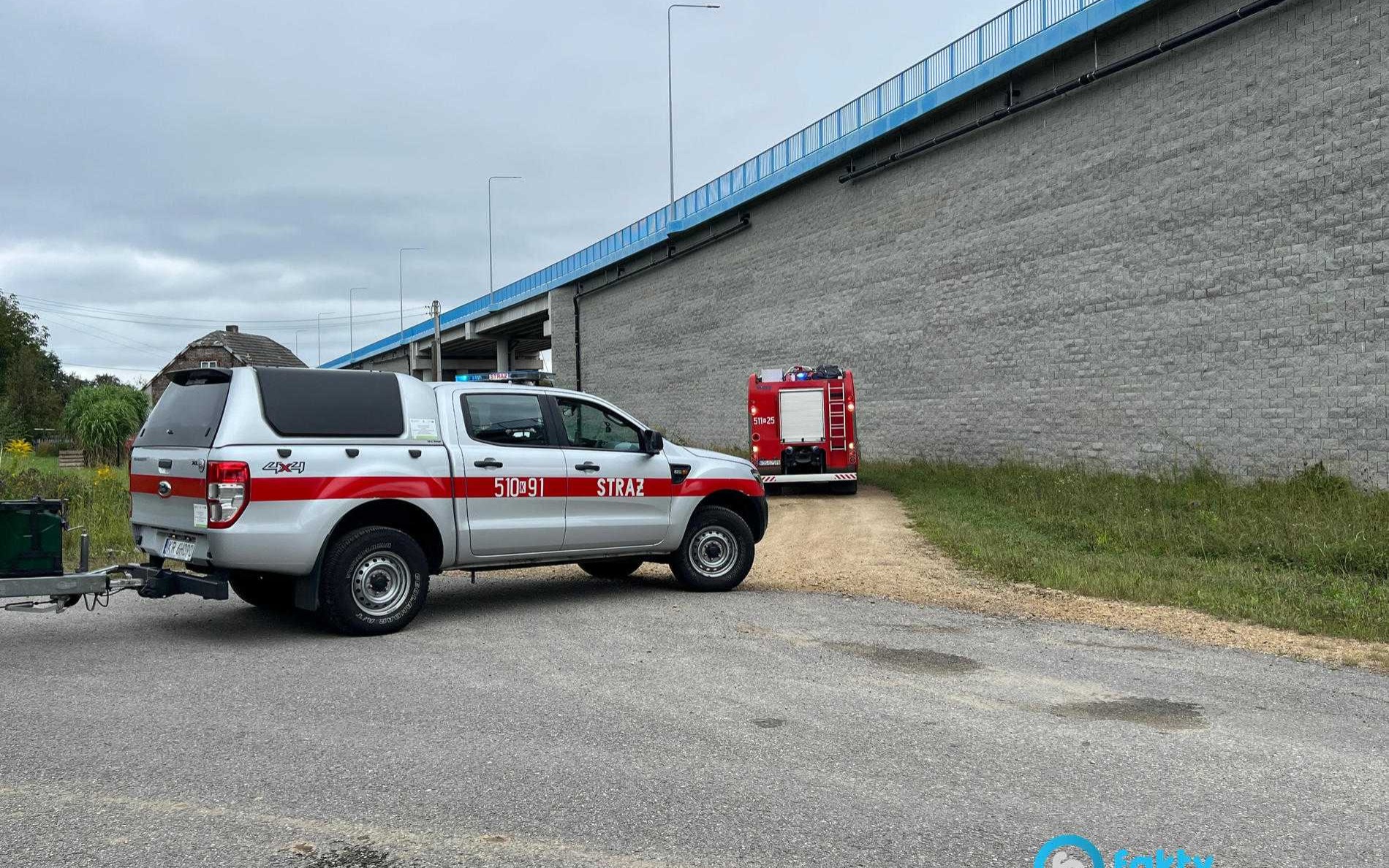 Mężczyzna, który uciekł z karetki jest w ciężkim stanie