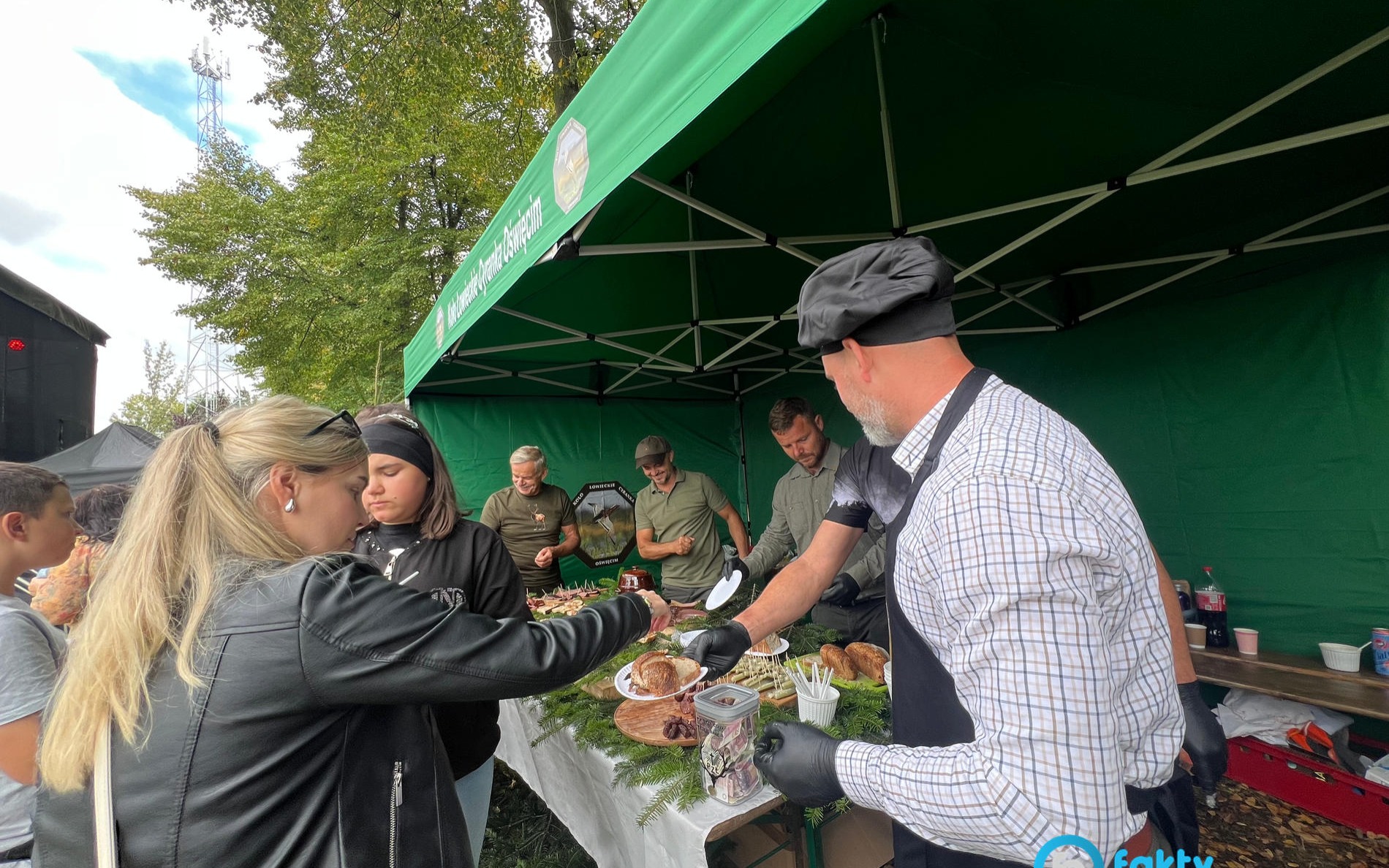 W Rajsku świętowali z wojskiem, muzyką i gulaszem – FILM, FOTO