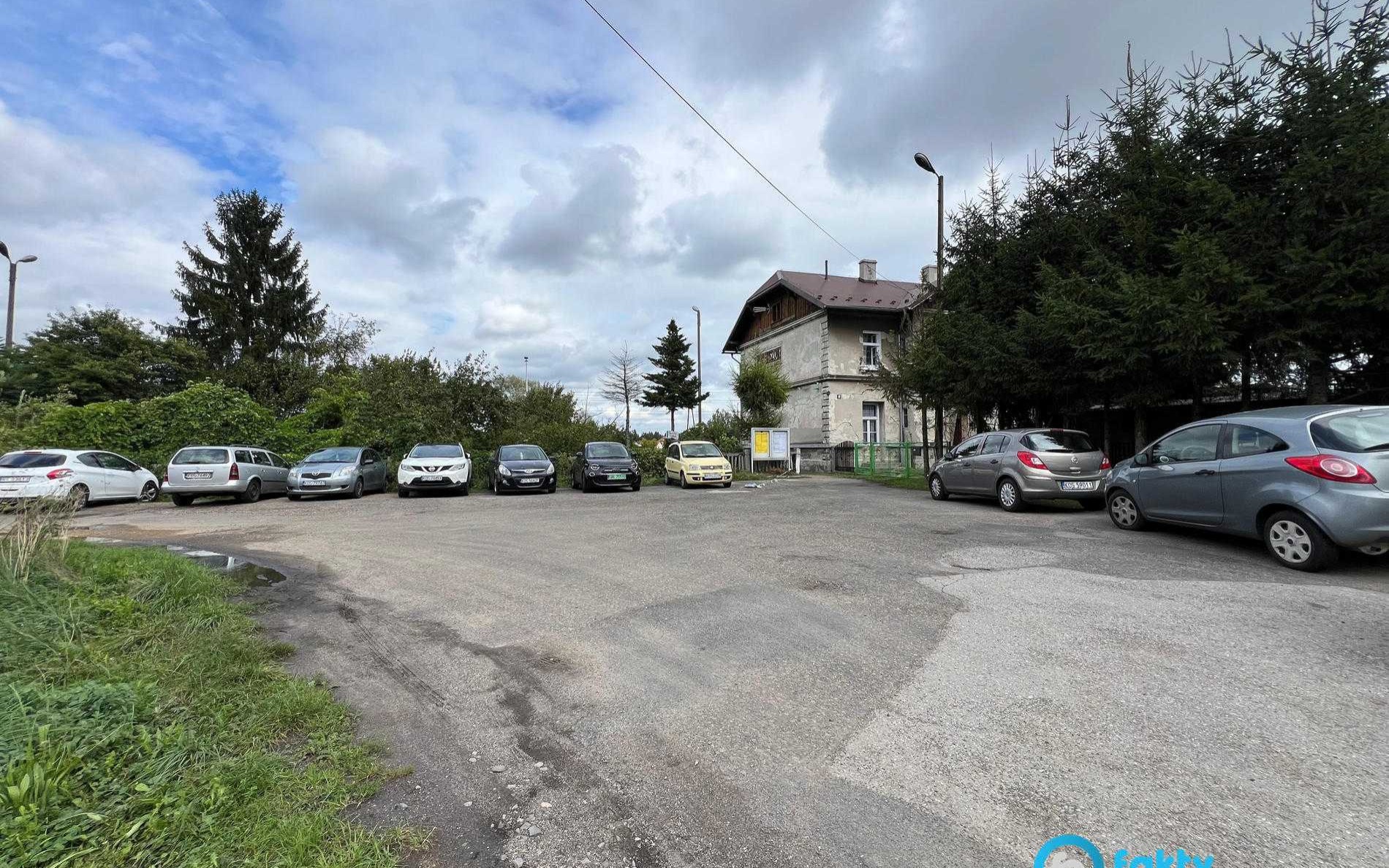 Nowe parkingi przy stacjach kolejowych w Kętach i Przeciszowie