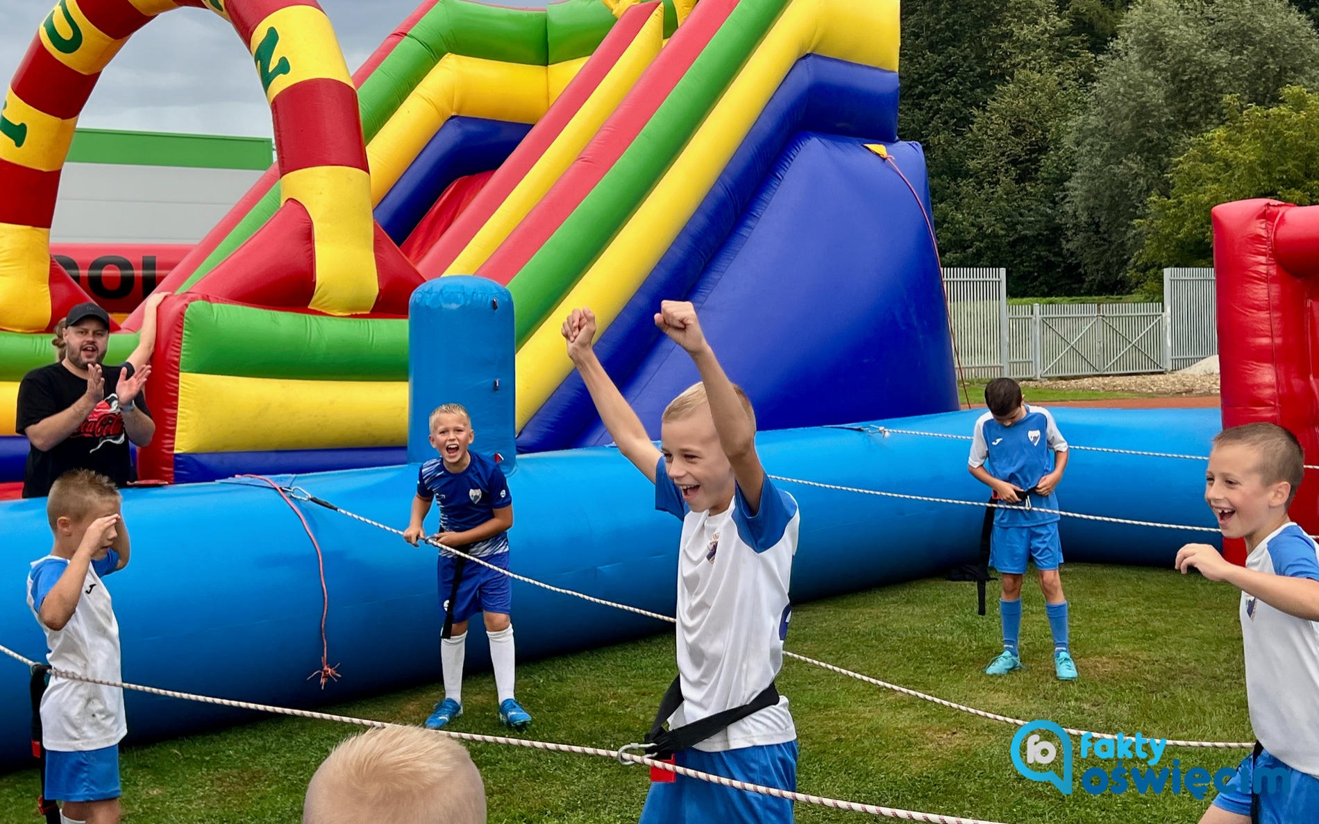 Rodzinne popołudnie z futbolem i atrakcjami – FILM, FOTO
