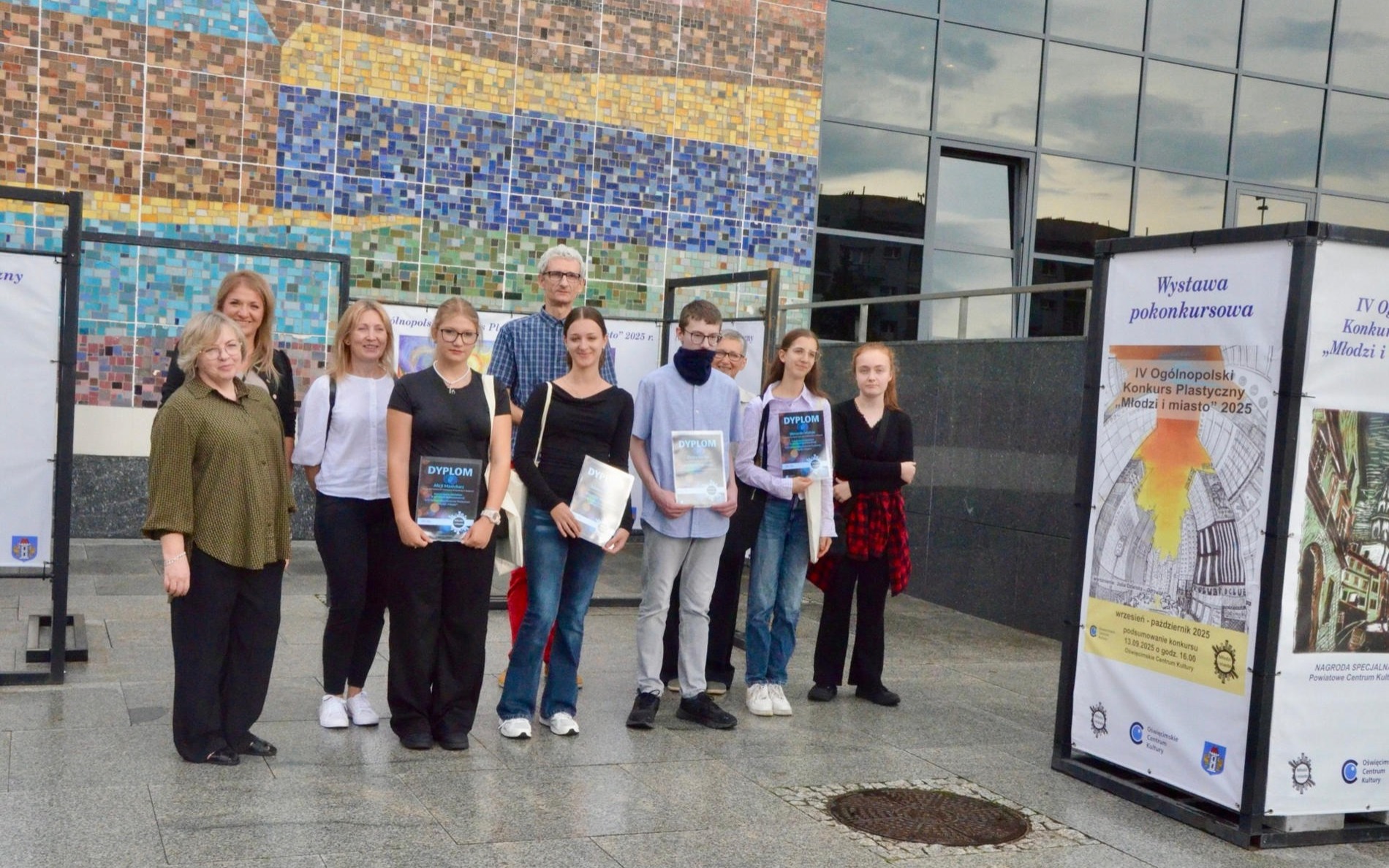 „Młodzi i miasto”. Tę wystawę plenerową warto odwiedzić – FOTO