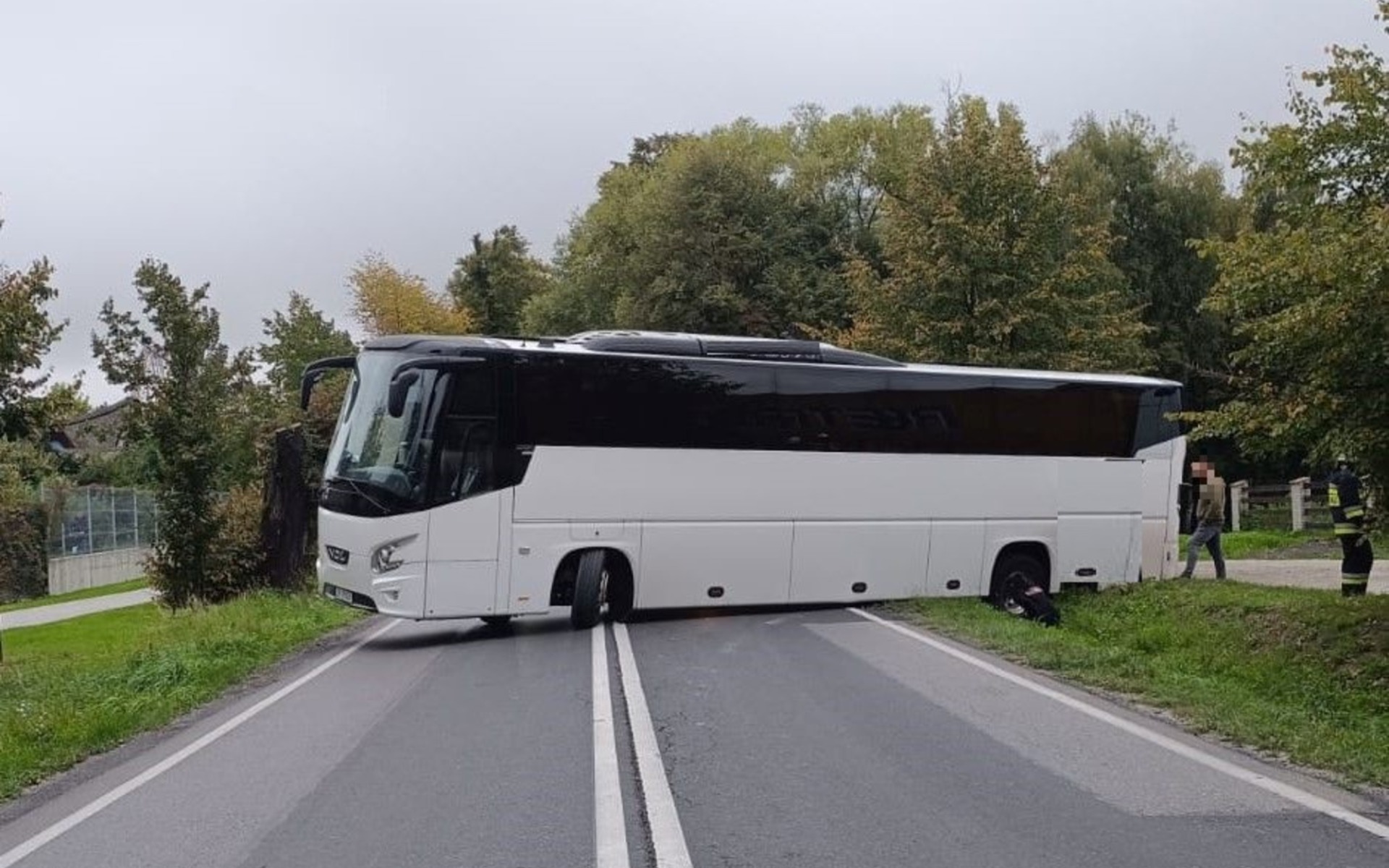 Policja ukarała kierowcę autokaru po blokadzie drogi w Zatorze