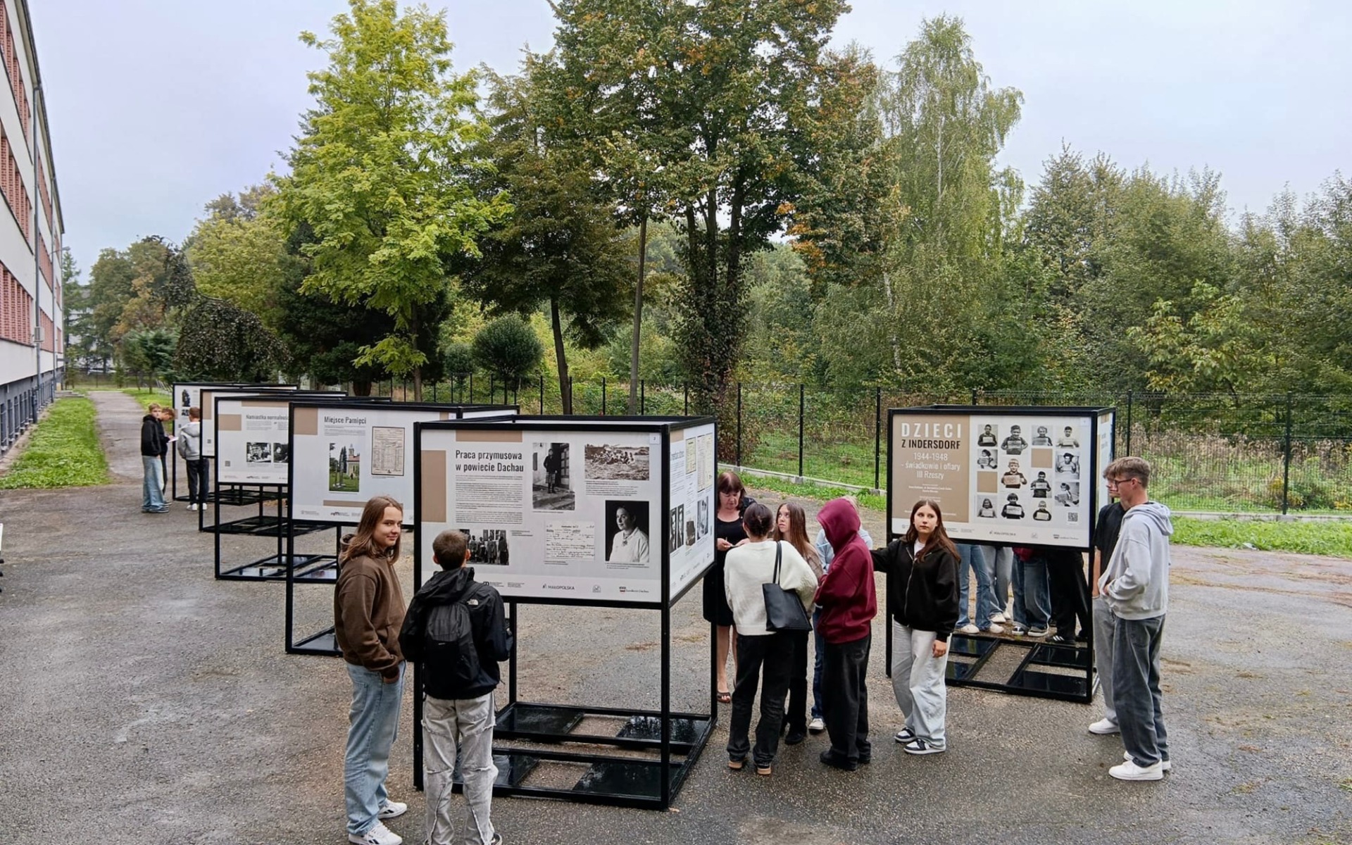 Historia, która uczy empatii. Wystawa przy Chemiku – FOTO