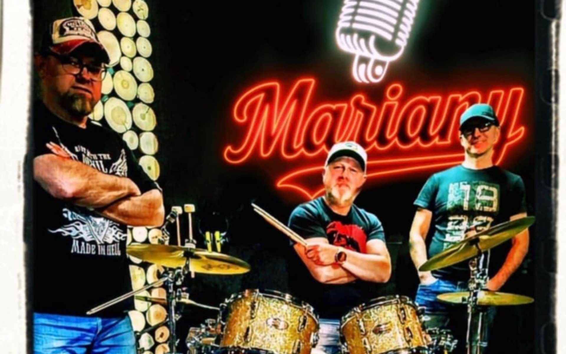 Taneczny piątek w Zaborzance. Na scenie zespół Mariany