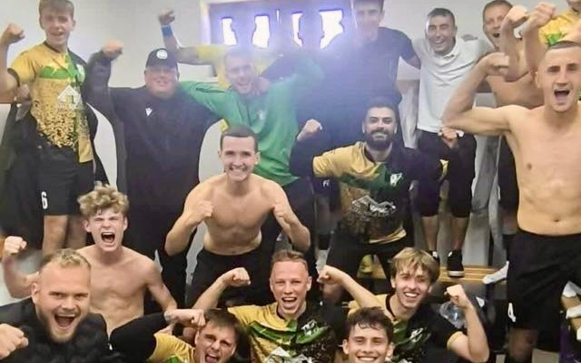 Porębianie się nie zatrzymują. Lewandowski show