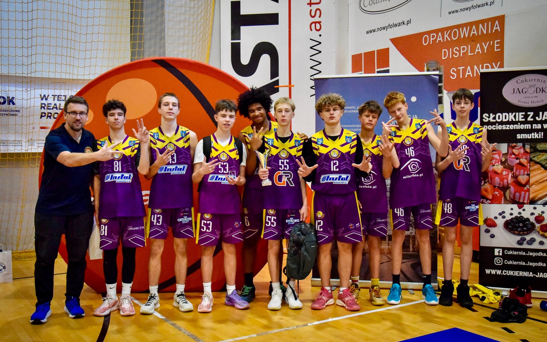 Inauguracja pod koszem w efektownym stylu