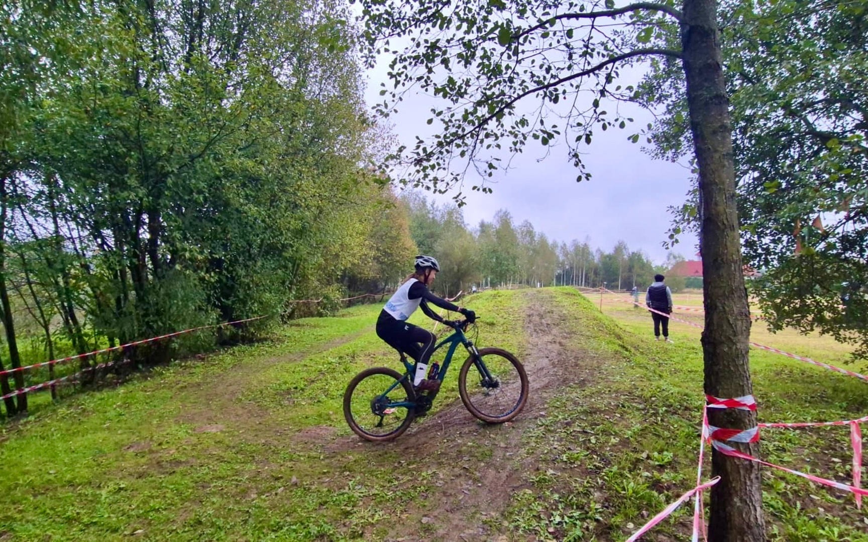 Iza, Karol i Michał w kolarskich finałach małopolskiej licealiady – FOTO