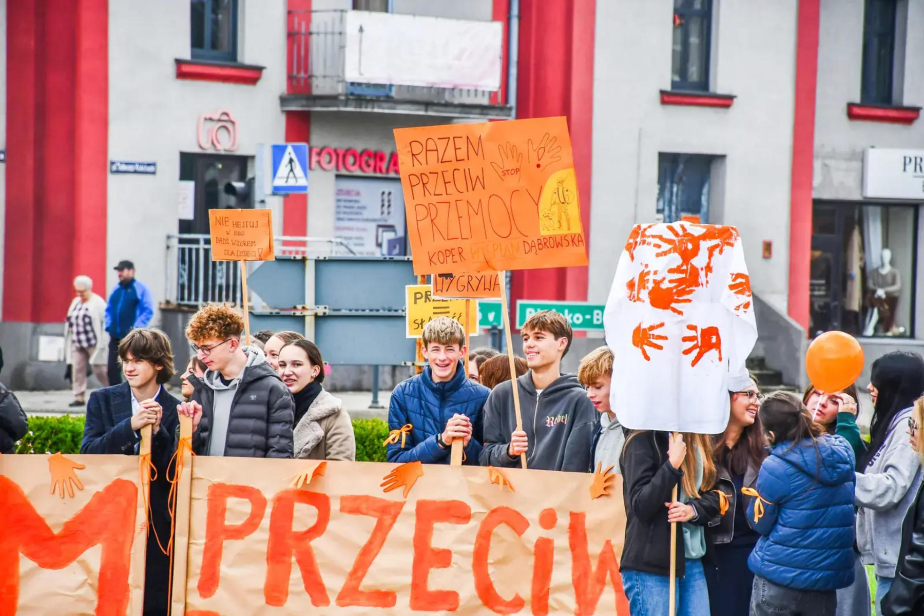 Kolorowy apel młodzieży o szacunek i empatię – FOTO