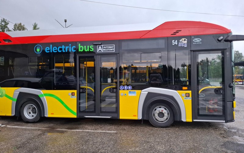 Kolejne elektryczne autobusy wyjechały na ulice Oświęcimia – FOTO