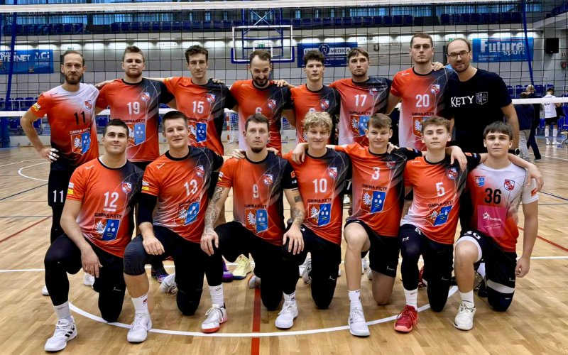 Kadrowa rewolucja w siatkarskich drużynach z Kęt – FOTO