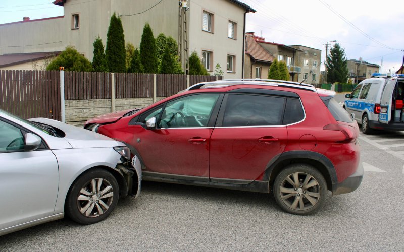 Pijany kierowca wymusił pierwszeństwo i uderzył w auto