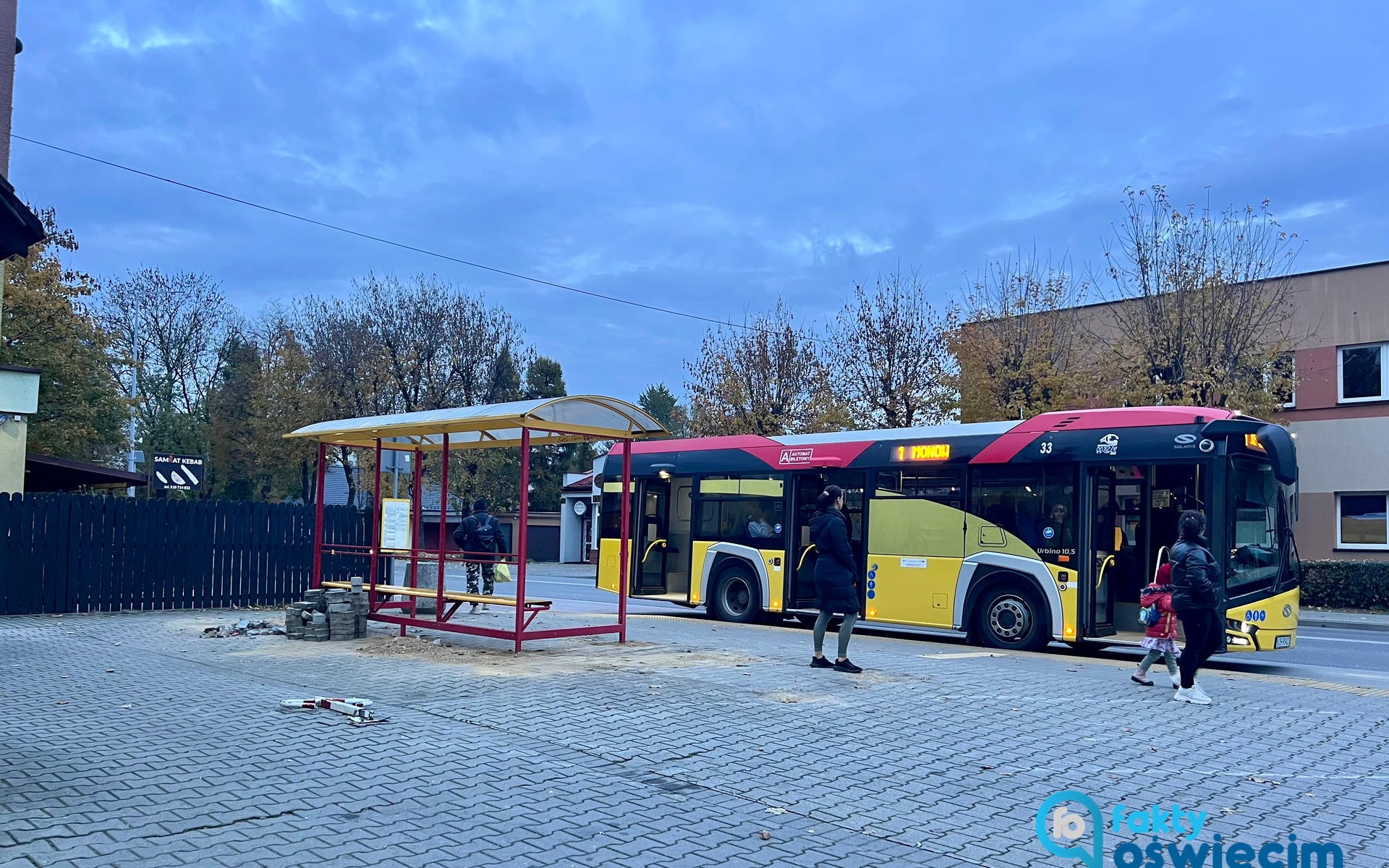 Po zniknięciu kiosku i wiaty pasażerowie znów mają schronienie