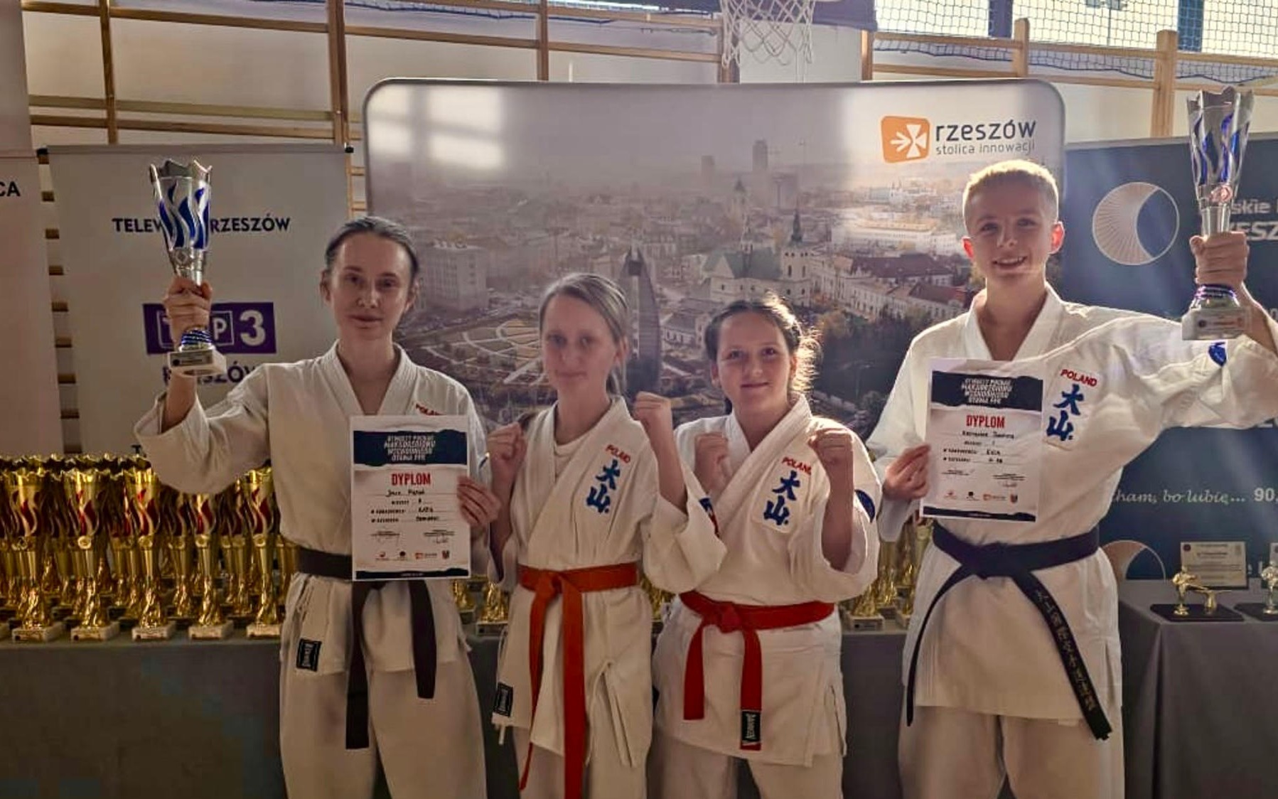 Trzy krążki w drugim starcie karateków z Brzeszcz – FOTO