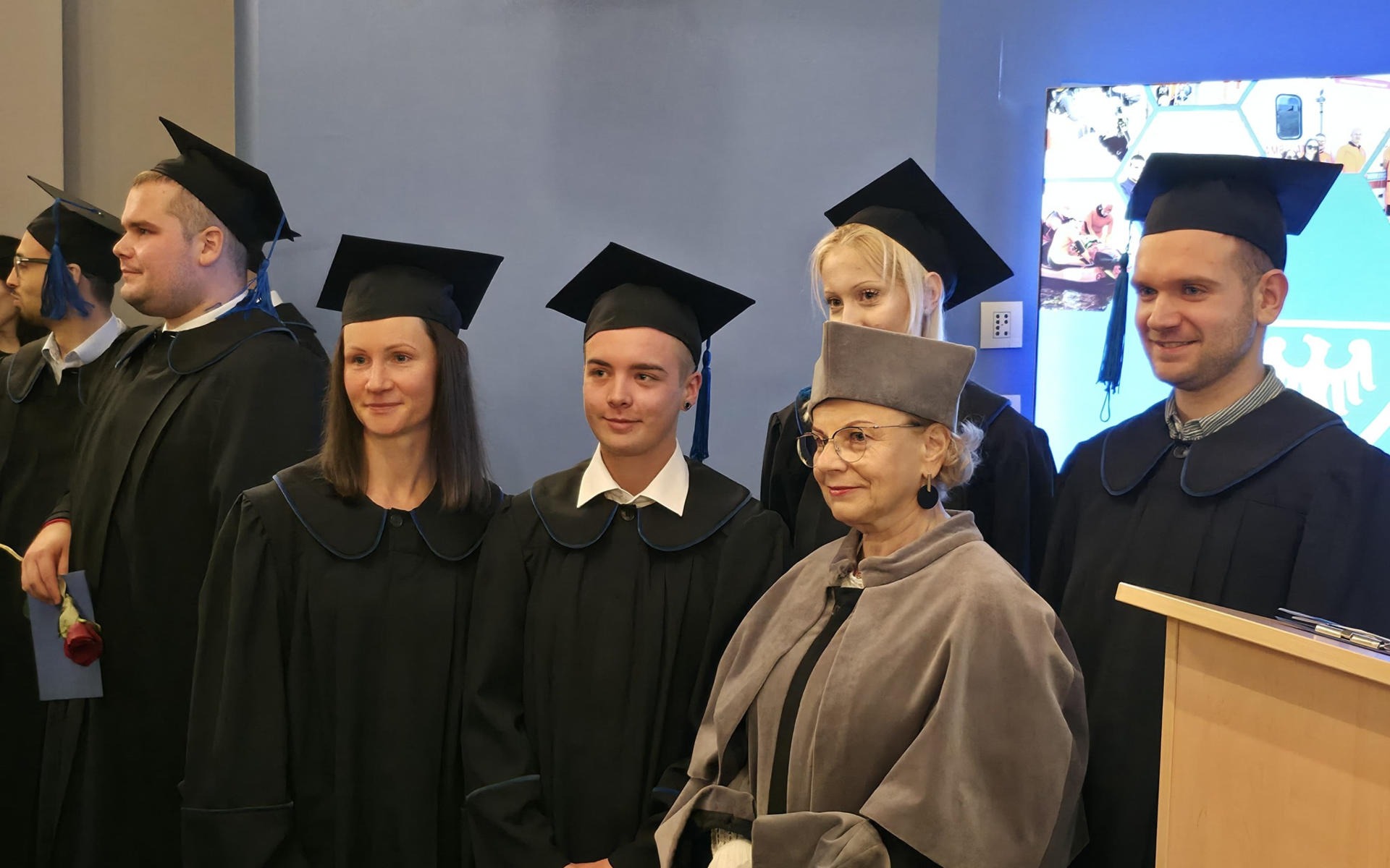 Absolwenci oświęcimskiej uczelni pożegnali Alma Mater – FOTO