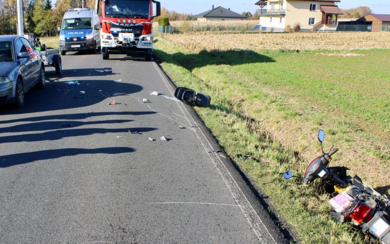 81-latek na skuterze uderzył w przyczepkę w Głębowicach