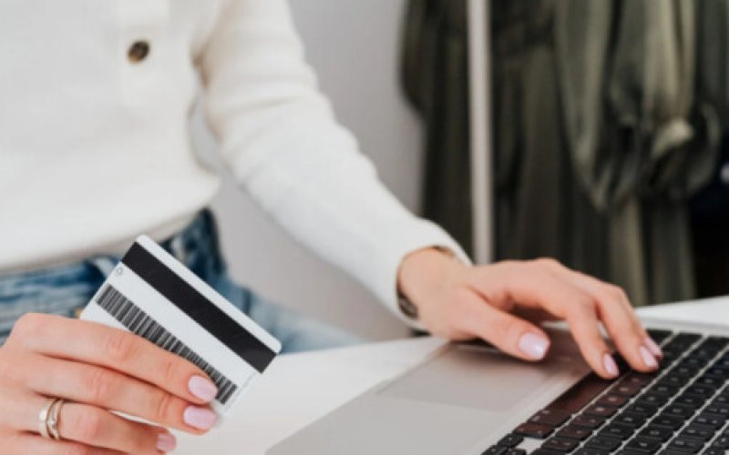 Oszust podszył się pod żołnierza ONZ, czujna bankierka zareagowała