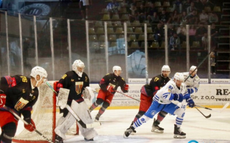 Beniaminek na biało-niebieskiej drodze