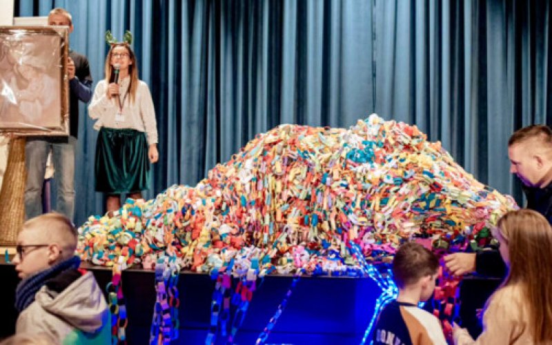 Bijemy powiatowy rekord łańcucha bożonarodzeniowego