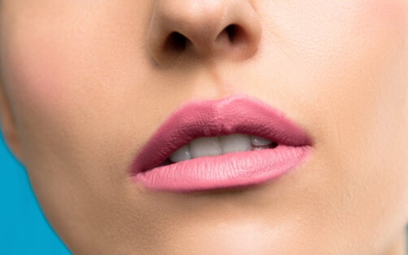 Opadające kąciki ust i smutny wyraz twarzy - skąd się biorą?