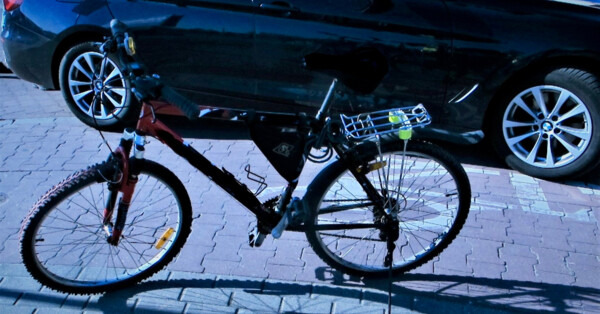 Poszukiwany pięcioma listami wpadł na rowerze