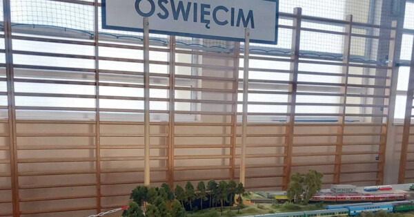 Piętrusek zaprasza na świąteczną podróż w miniaturze