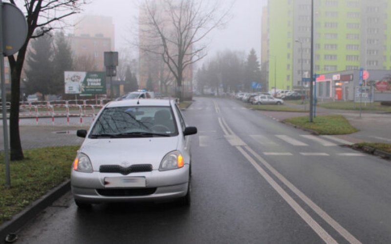 82-letni pieszy z urazem głowy trafił do szpitala