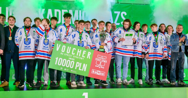 Studenci na lodzie. Mistrz, mistrz Oświęcim - FOTO
