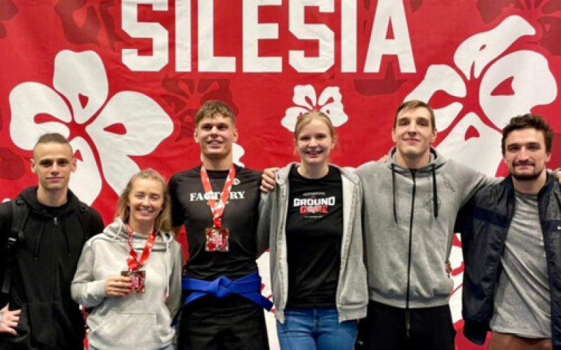 Podwójne złoto wojowników Factory - FOTO