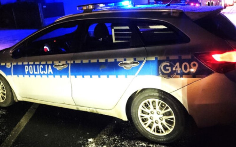 Sąsiadka usłyszała wołanie o pomoc. Siłowe wejście do mieszkania