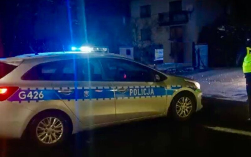 Zmarznięty mężczyzna w lesie. Szybka akcja służb