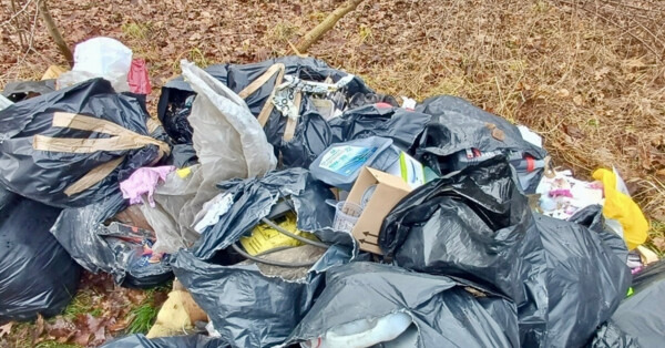 Prywatne śmietnisko w Bielanach. Straż Miejska złapała sprawcę