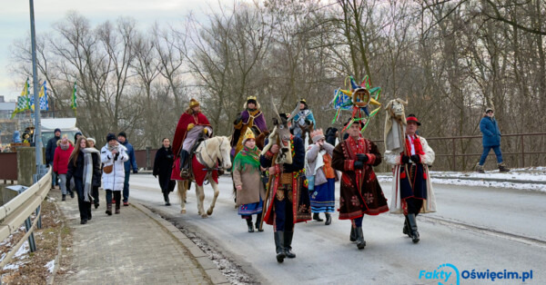 Uliczne jasełka, czyli Trzej Królowie na ulicach Oświęcimia - FILM, FOTO