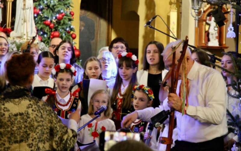 Skaldowie i przyjaciele wypełnili kościół kolędą - FOTO