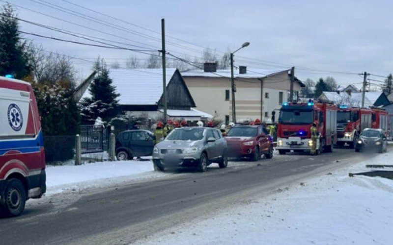 Dachował microcar. 57-latka w szpitalu