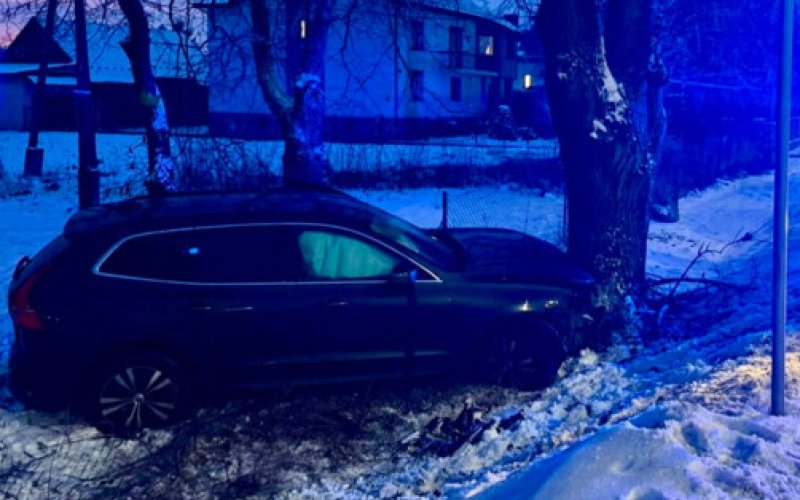 1,8 promila i volvo na drzewie