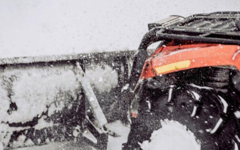 Kto odśnieża drogi w Gminie Brzeszcze? Podział zadań