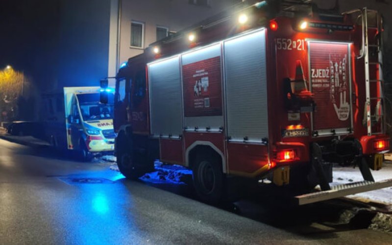 Nastolatka zasłabła w łazience. Sprawdź czujnik CO