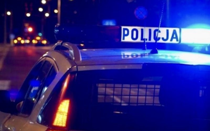 Wtargnęła na jezdnię, trafiła do szpitala. Była pijana