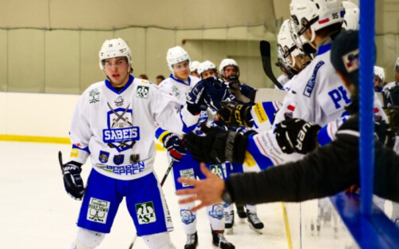 Szable nokautują w hicie. Ostre cięcie