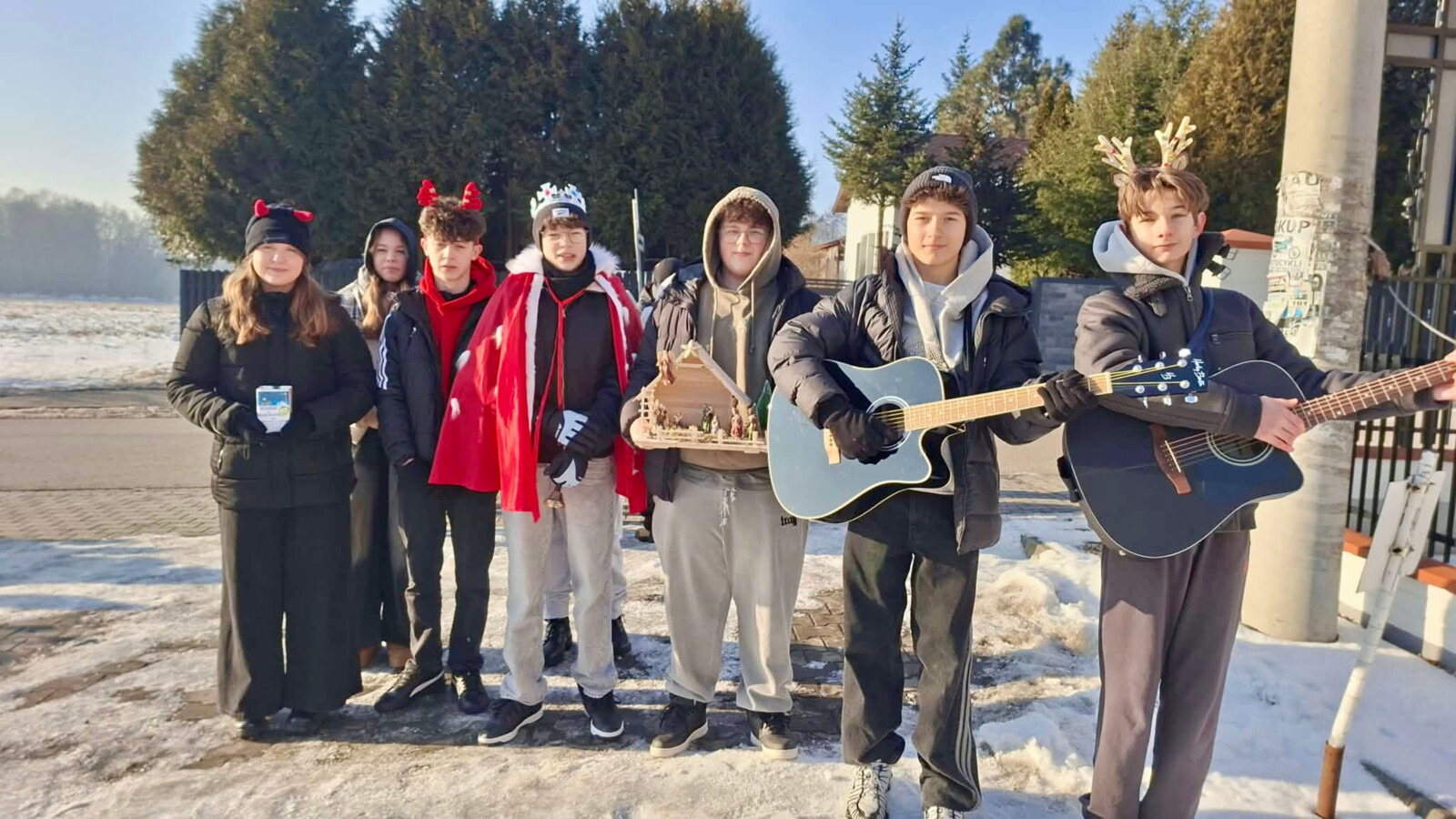 Śpiewali kolędy dla Małgosi, mieszkańcy nie zawiedli - FOTO