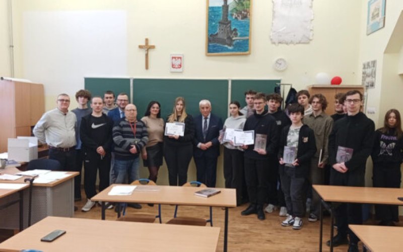 20 uczniów, 21 pytań. Konkurs o historii Auschwitz - FOTO