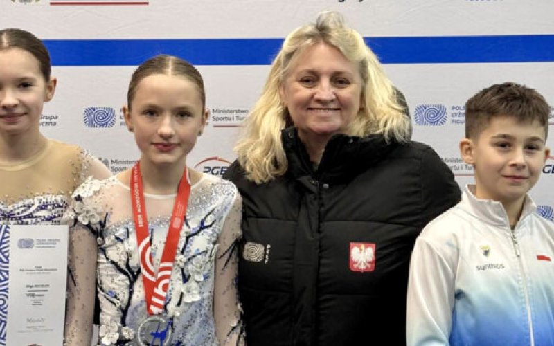 Amelia w srebrnym kolorze - FOTO