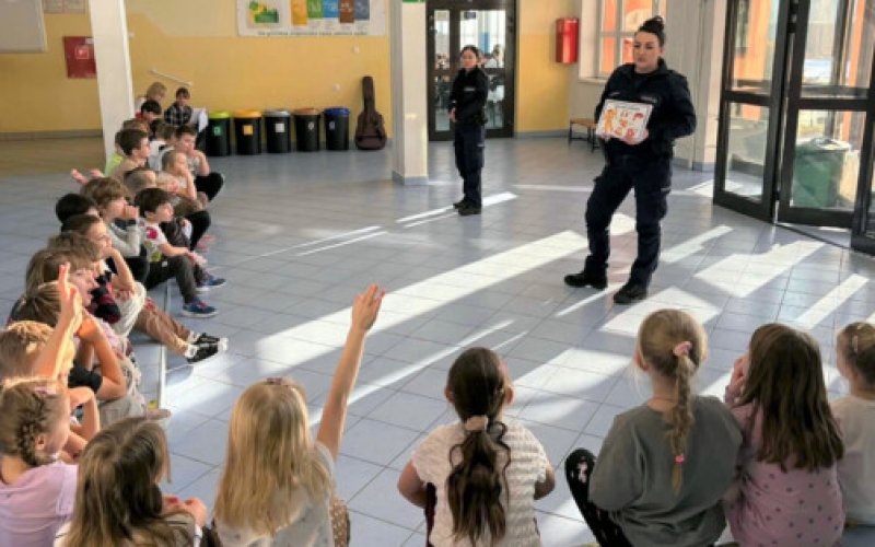 Policyjne lekcje bezpieczeństwa w szkołach powiatu - FOTO